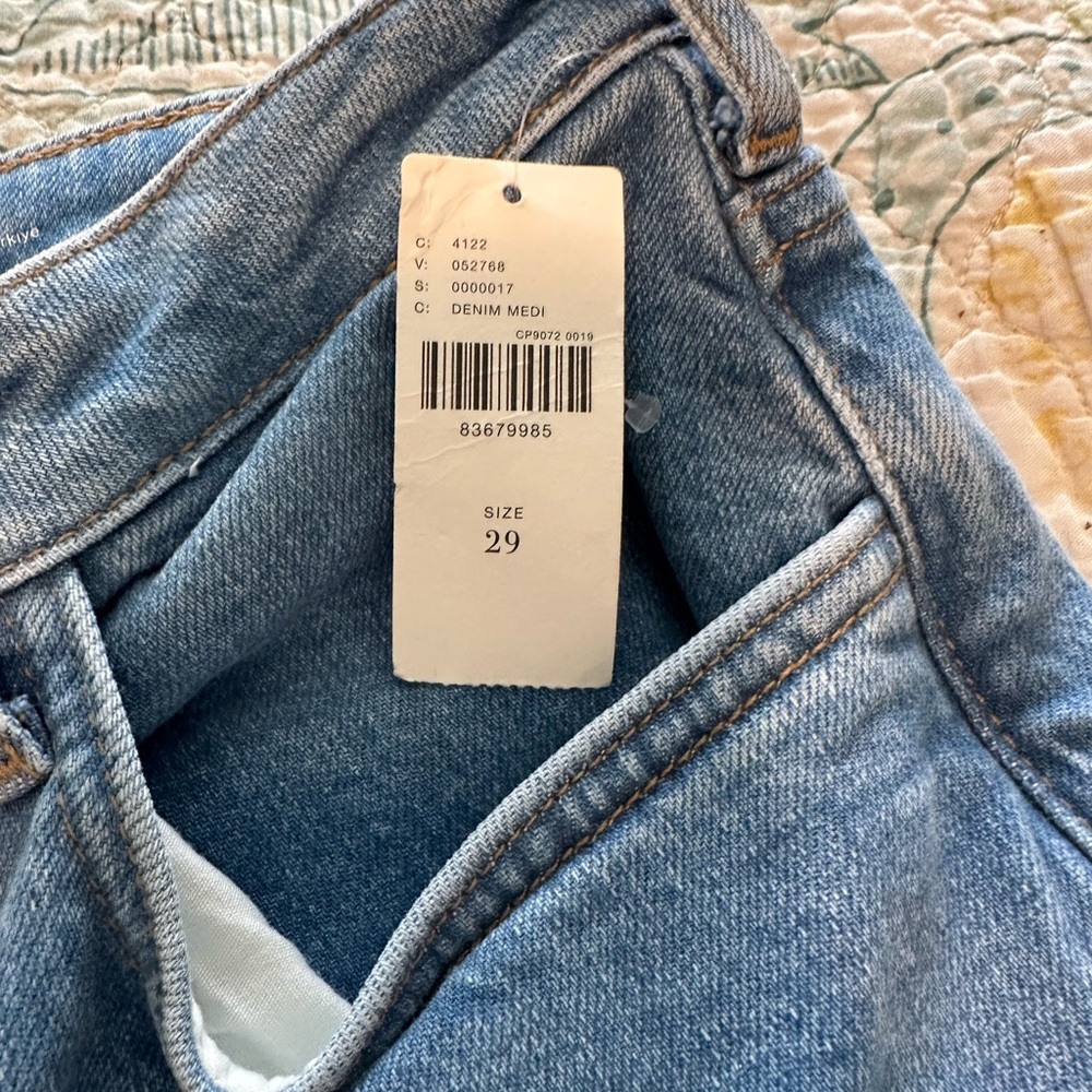 Pilcro Straight Leg Women's Jeans, NWT, size 29 - Picture 9 of 9